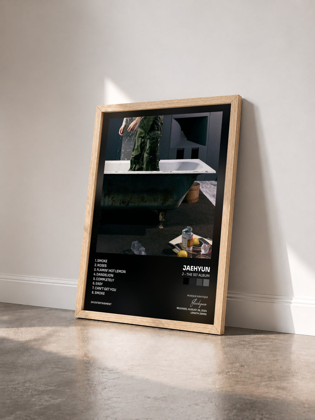 #bois Tableau de l'album J - The 1st Album de Jaehyun vu de trois quarts, cadre en bois brut