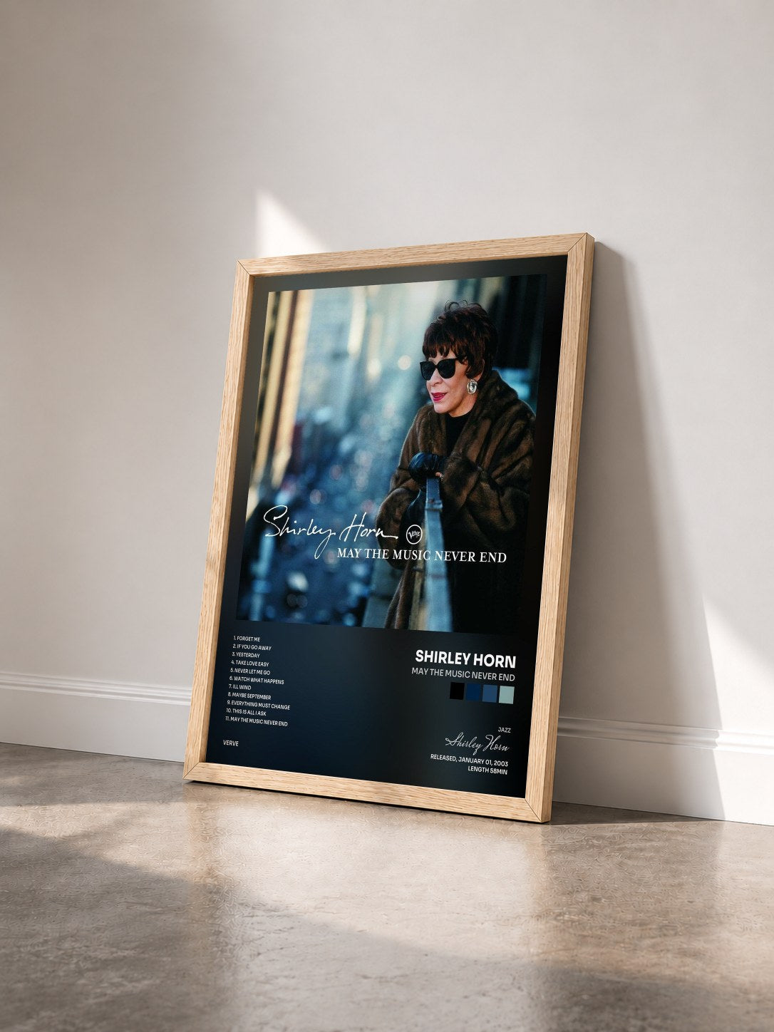 #bois Tableau de l'album May The Music Never End de Shirley Horn vu de trois quarts, cadre en bois brut