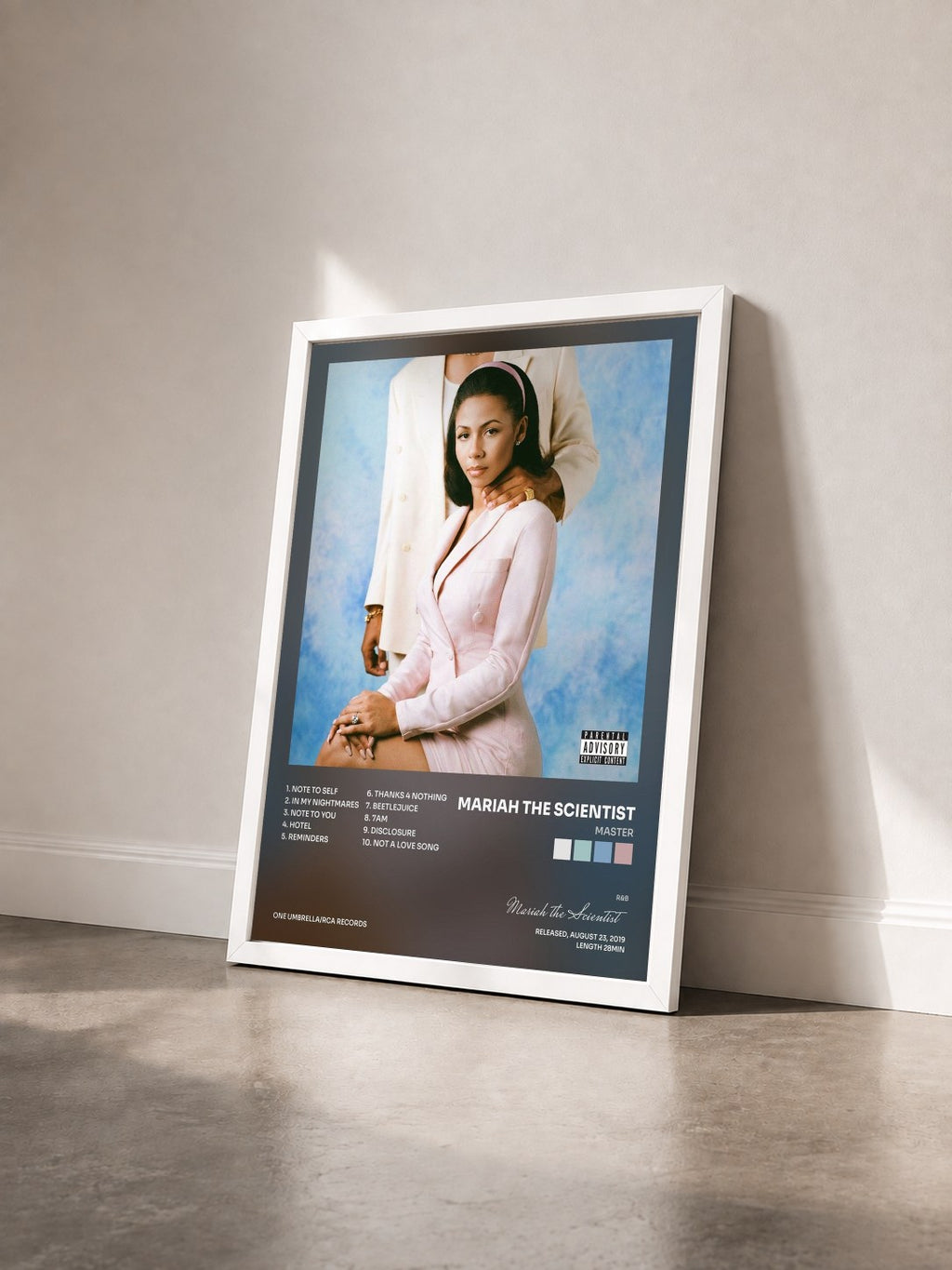 #blanc Tableau de l'album MASTER de Mariah the Scientist vu de trois quarts, cadre blanc