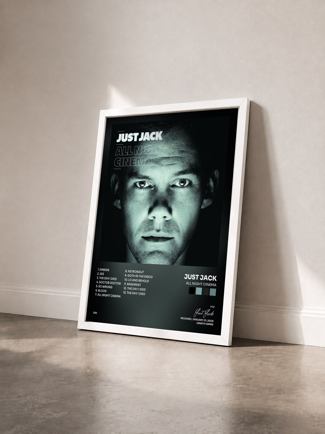 #blanc Tableau de l'album All Night Cinema de Just Jack vu de trois quarts, cadre blanc