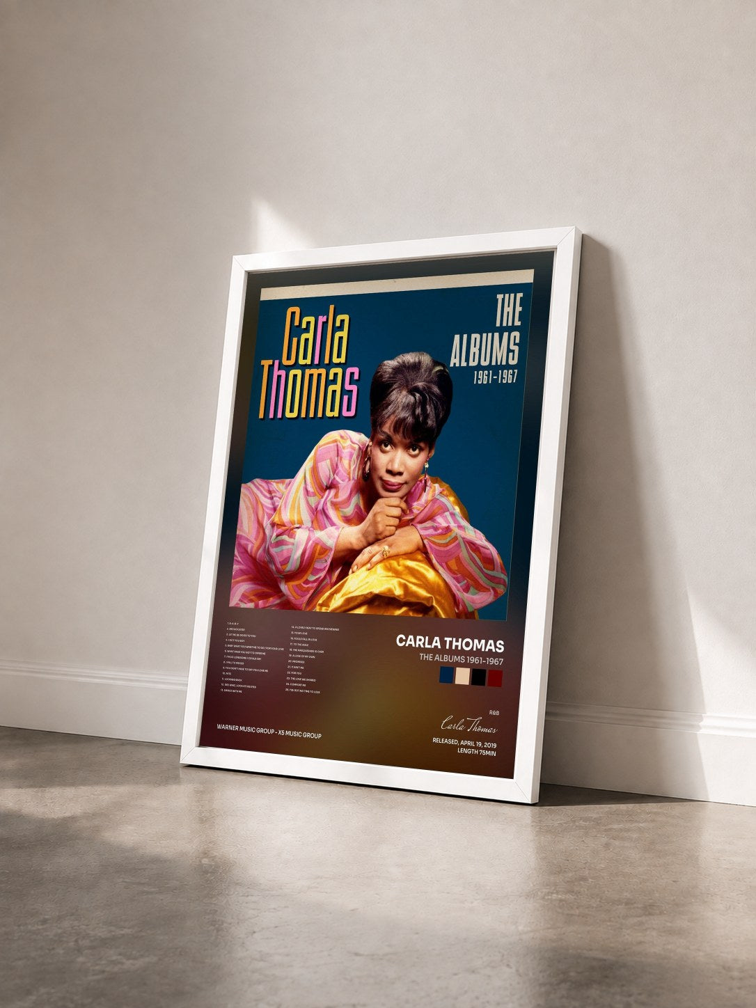 #blanc Tableau de l'album The Albums 1961-1967 de Carla Thomas vu de trois quarts, cadre blanc