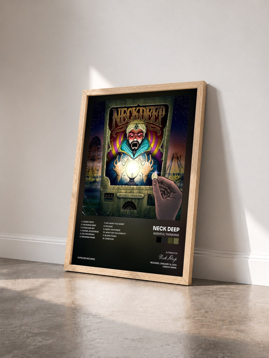 #bois Tableau de l'album Wishful Thinking de Neck Deep vu de trois quarts, cadre en bois brut