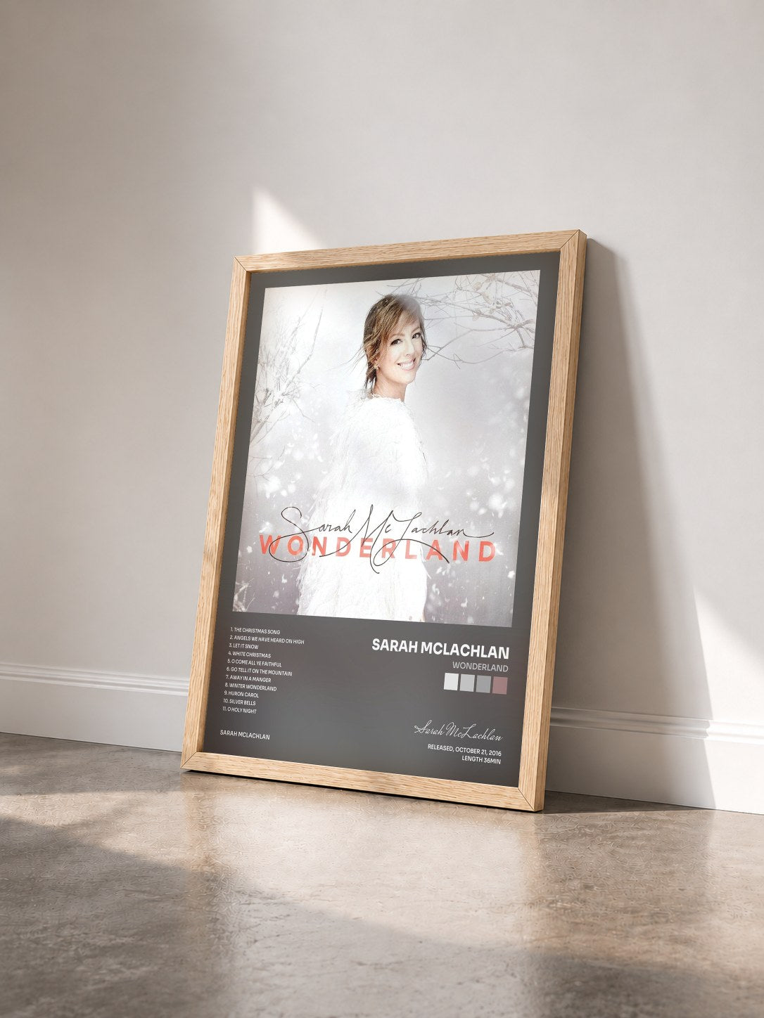 #bois Tableau de l'album Wonderland de Sarah McLachlan vu de trois quarts, cadre en bois brut