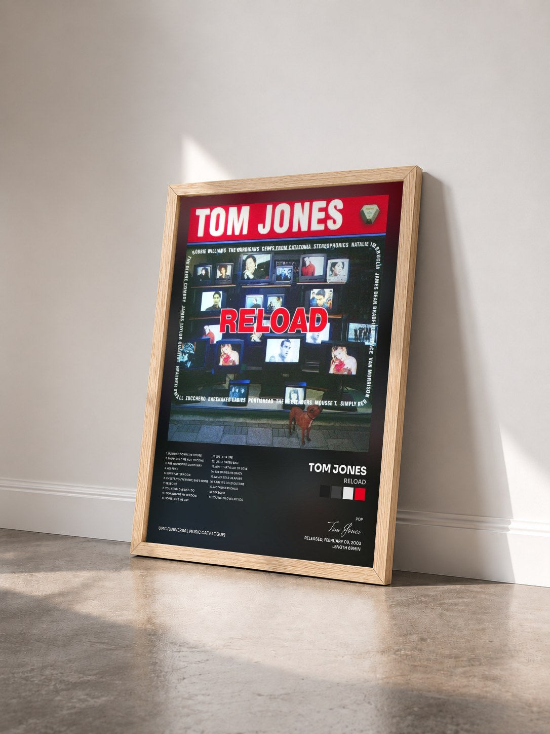 #bois Tableau de l'album Reload de Tom Jones vu de trois quarts, cadre en bois brut