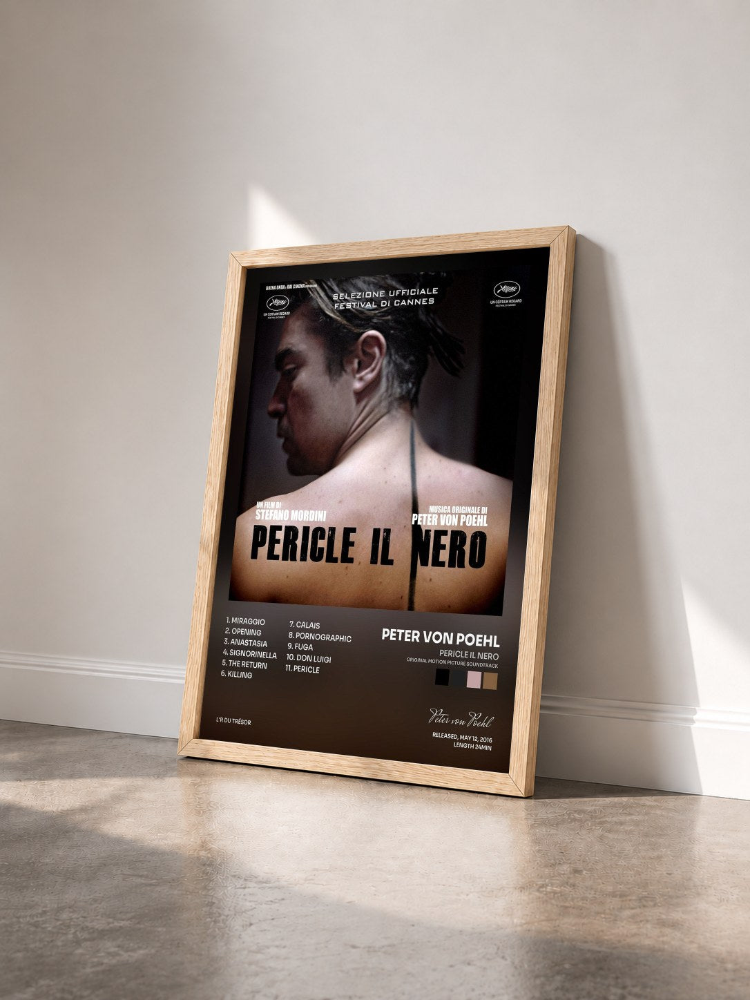 #bois Tableau de l'album Pericle il nero (Original Motion Picture Soundtrack) de Peter von Poehl vu de trois quarts, cadre en bois brut