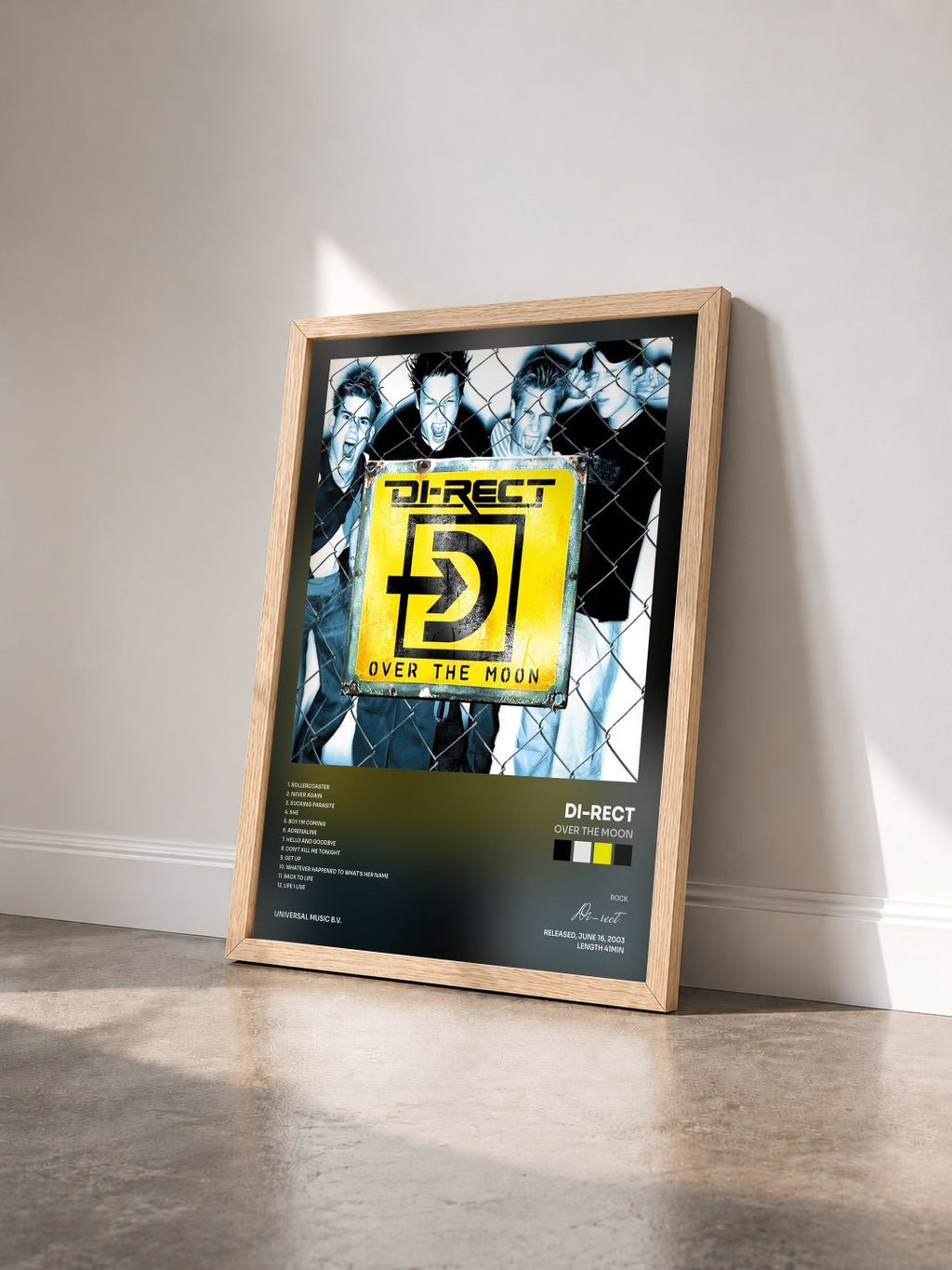 #bois Tableau de l'album Over The Moon de Di-rect vu de trois quarts, cadre en bois brut