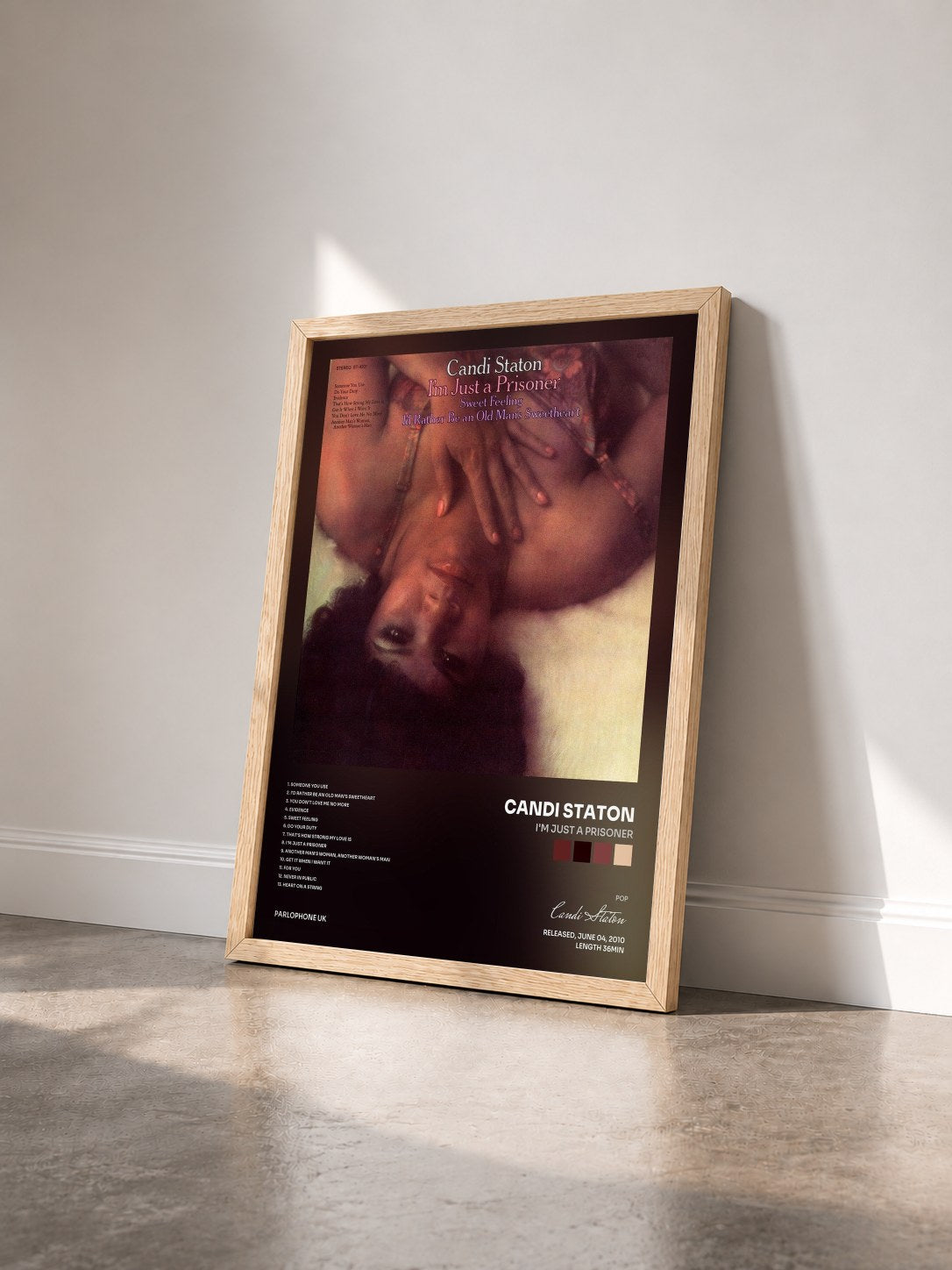 #bois Tableau de l'album I'm Just A Prisoner de Candi Staton vu de trois quarts, cadre en bois brut