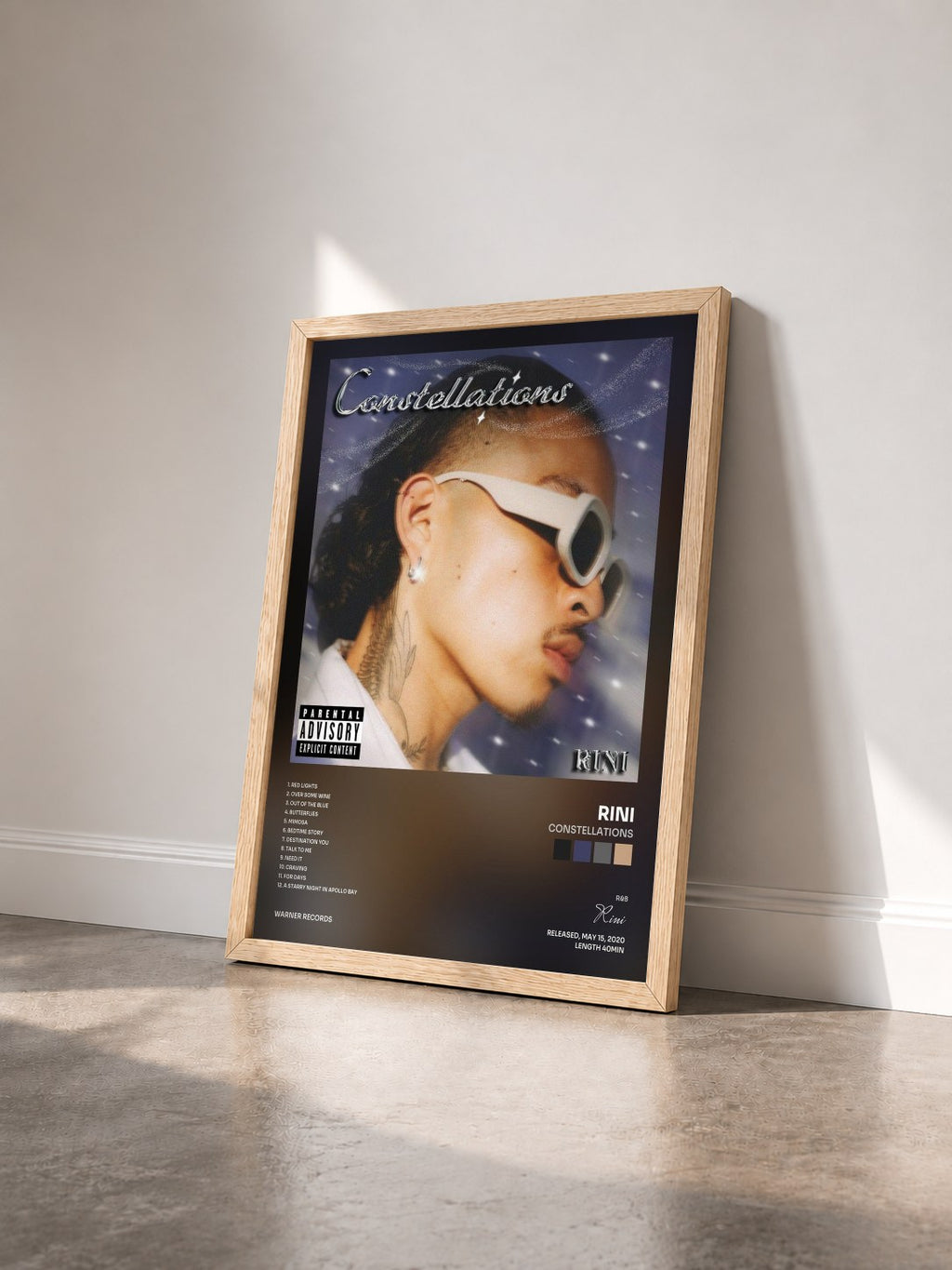 #bois Tableau de l'album Constellations de Rini vu de trois quarts, cadre en bois brut
