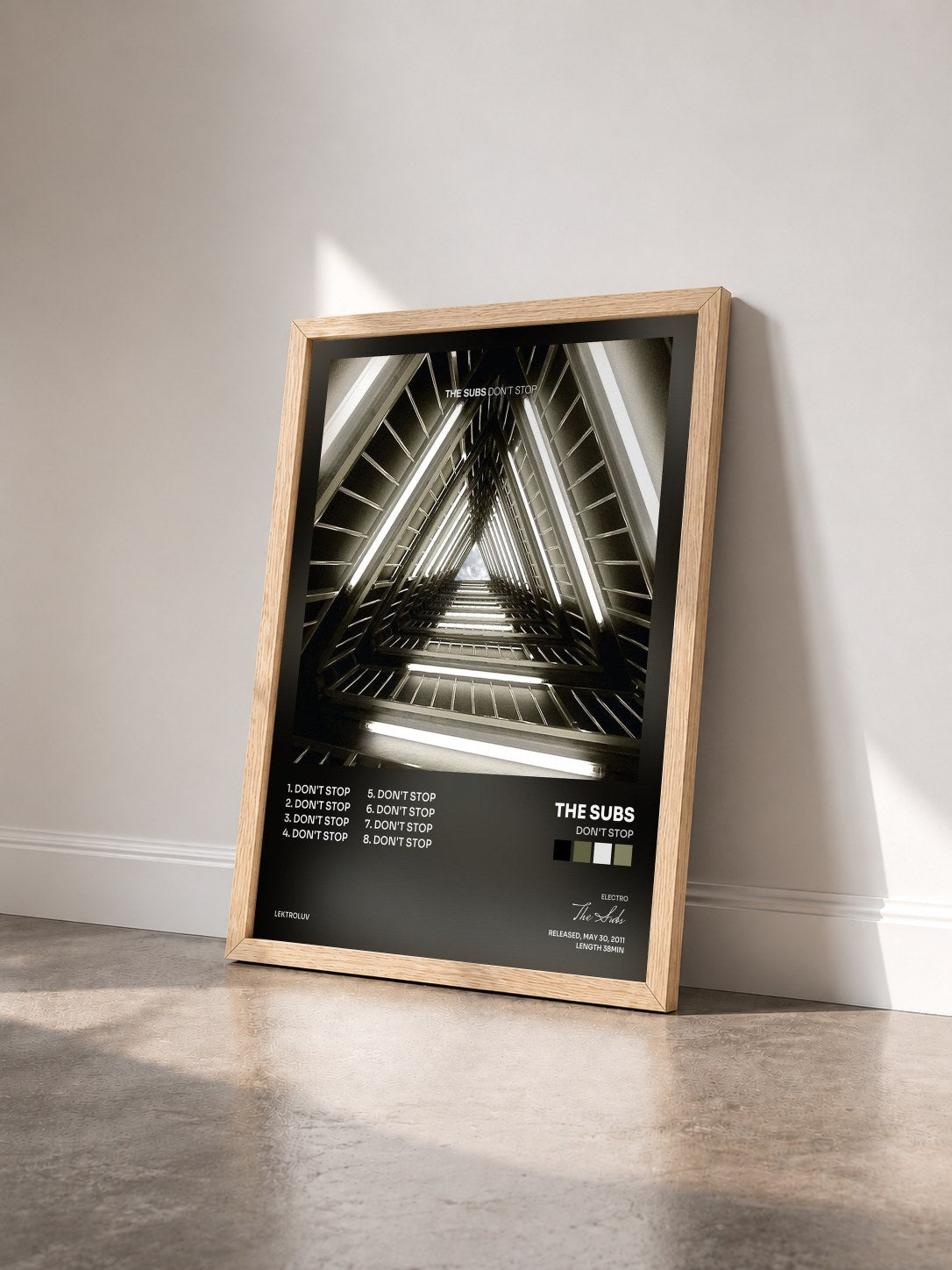 #bois Tableau de l'album Don't Stop de The Subs vu de trois quarts, cadre en bois brut