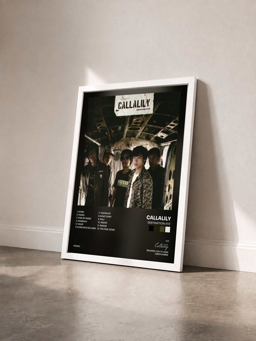 #blanc Tableau de l'album Destination XYZ de Callalily vu de trois quarts, cadre blanc