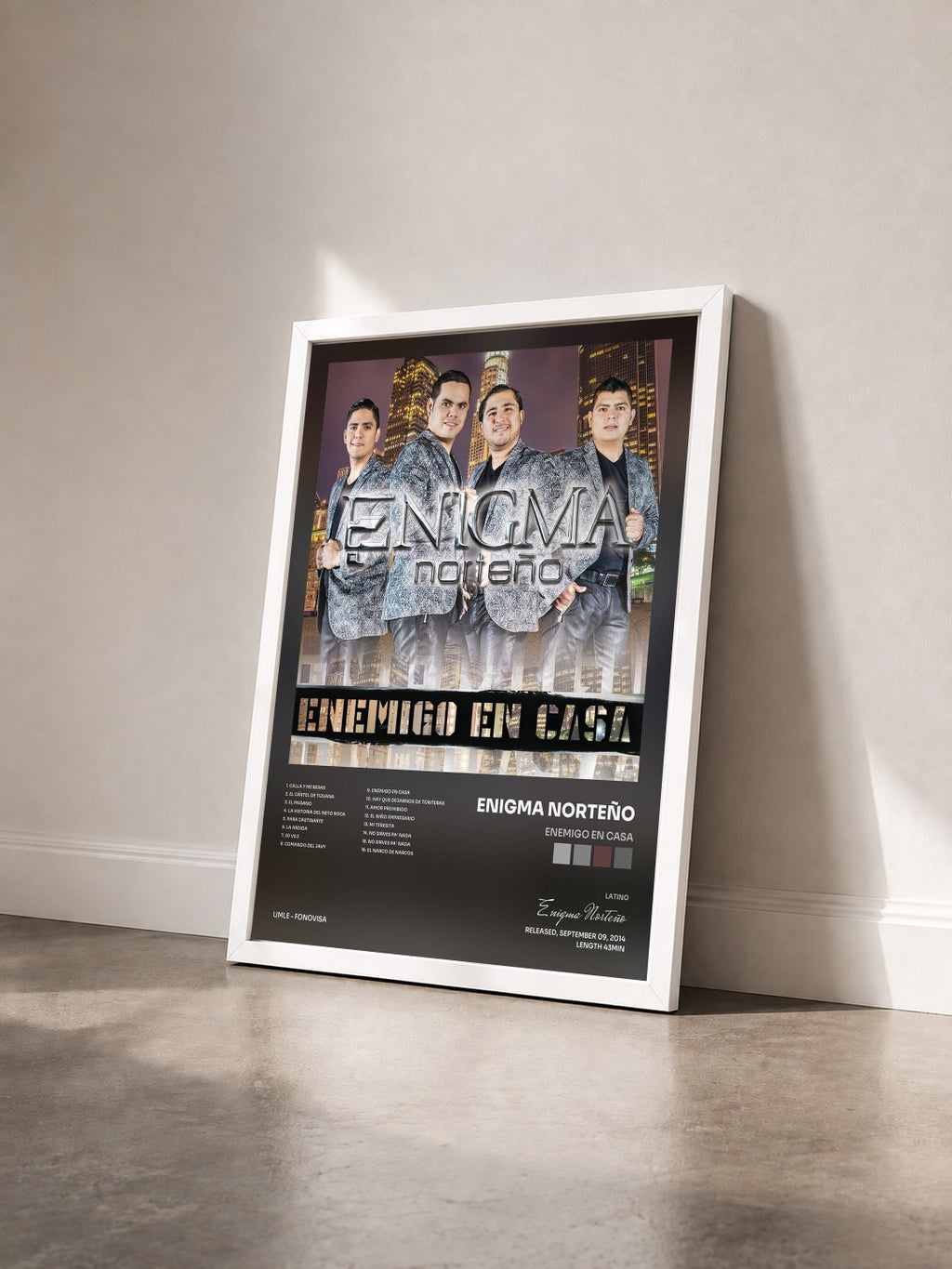 #blanc Tableau de l'album Enemigo En Casa de Enigma Norteño vu de trois quarts, cadre blanc