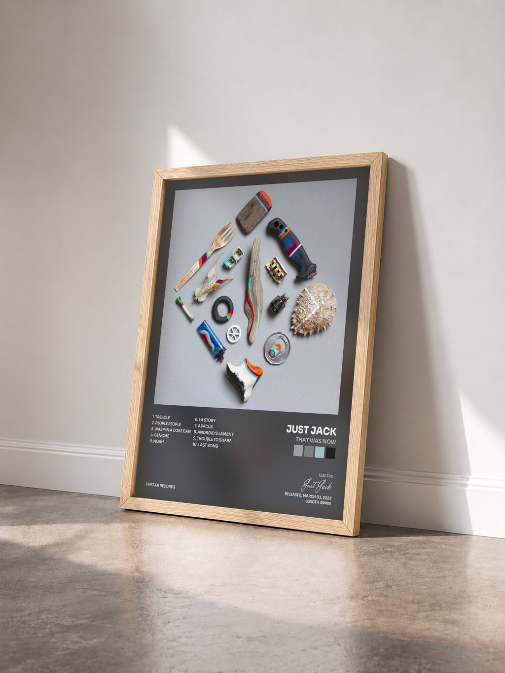 #bois Tableau de l'album That Was Now de Just Jack vu de trois quarts, cadre en bois brut