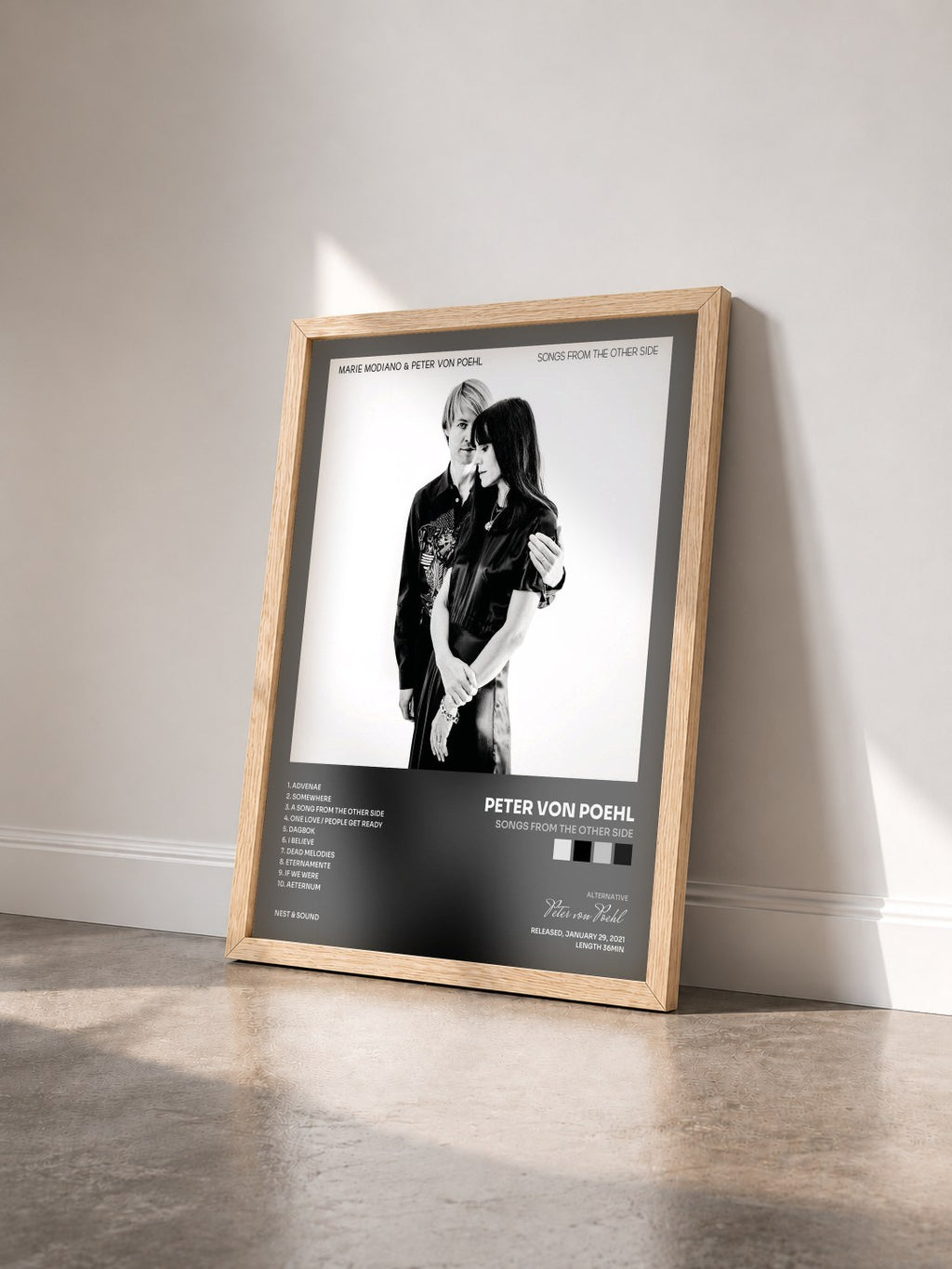 #bois Tableau de l'album Songs From The Other Side de Peter von Poehl vu de trois quarts, cadre en bois brut