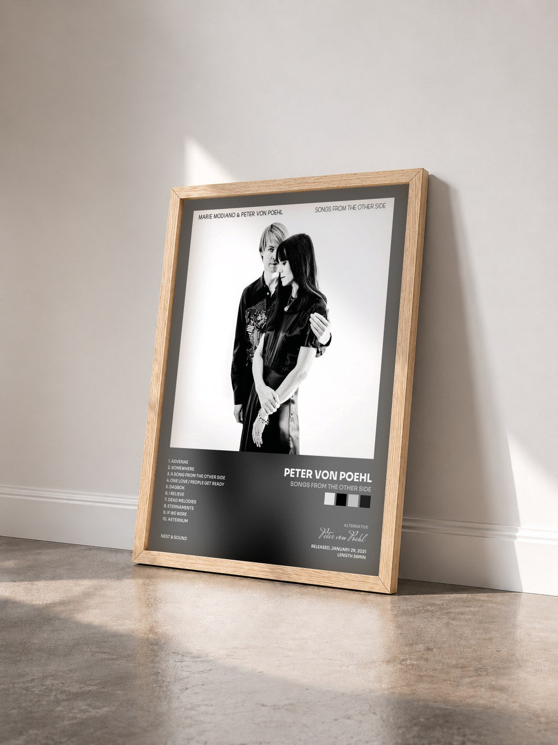 #bois Tableau de l'album Songs From The Other Side de Peter von Poehl vu de trois quarts, cadre en bois brut