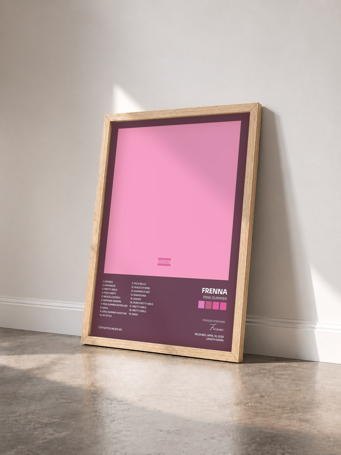 #bois Tableau de l'album PINK SUMMER de Frenna vu de trois quarts, cadre en bois brut