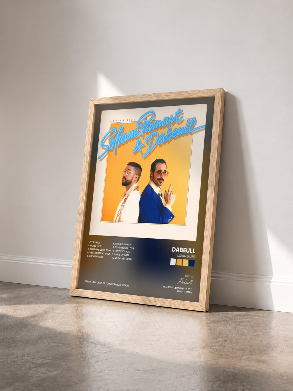 #bois Tableau de l'album Loving Life de Dabeull vu de trois quarts, cadre en bois brut