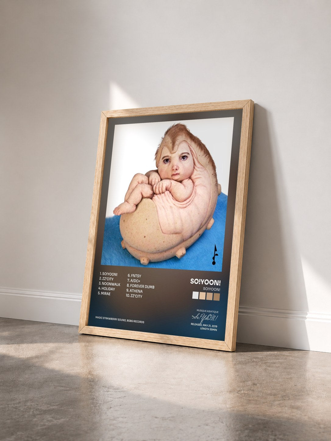 #bois Tableau de l'album So!YoON! de So!YoON! vu de trois quarts, cadre en bois brut