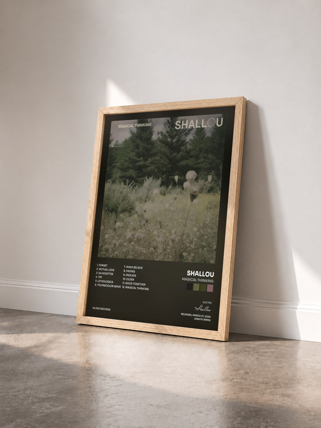 #bois Tableau de l'album Magical Thinking de Shallou vu de trois quarts, cadre en bois brut