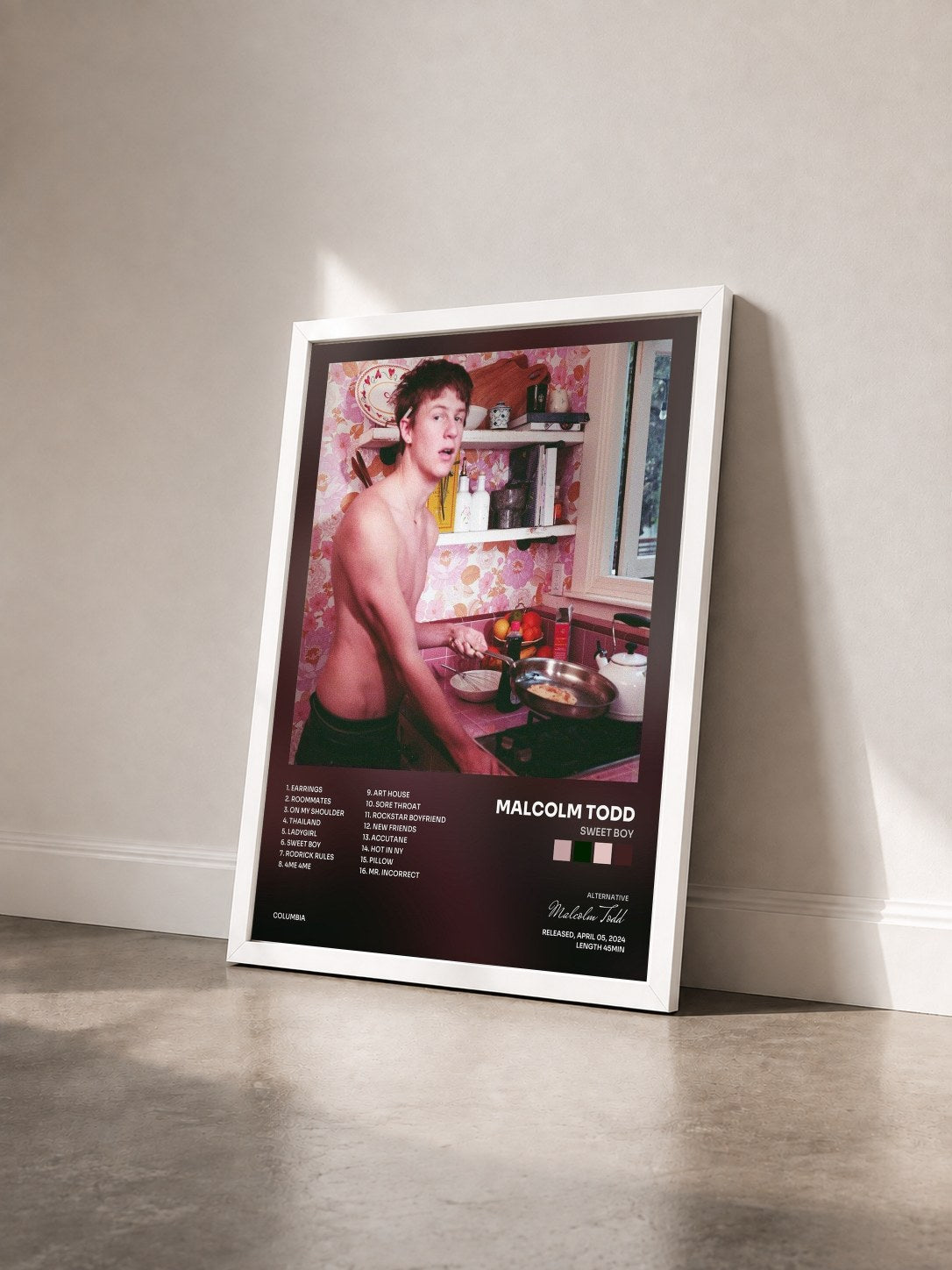 #blanc Tableau de l'album Sweet Boy de Malcolm Todd vu de trois quarts, cadre blanc