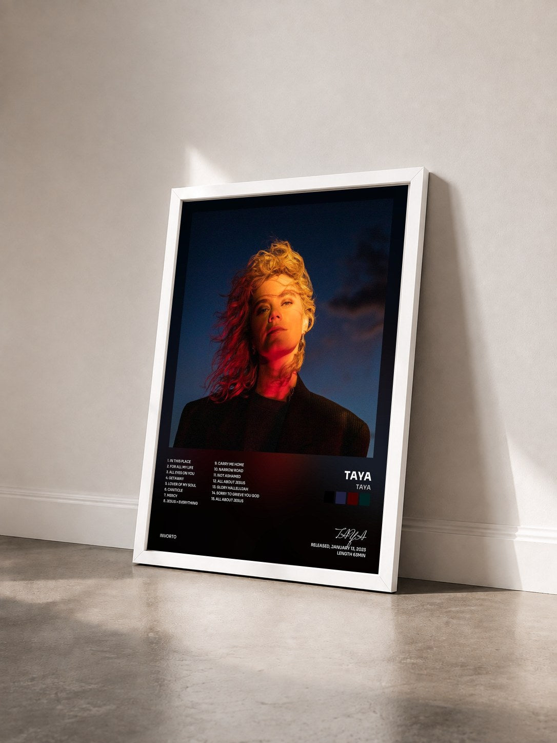 #blanc Tableau de l'album TAYA de TAYA vu de trois quarts, cadre blanc