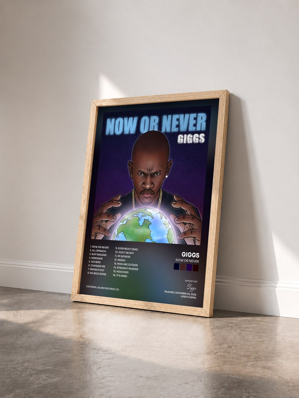 #bois Tableau de l'album Now Or Never de Giggs vu de trois quarts, cadre en bois brut