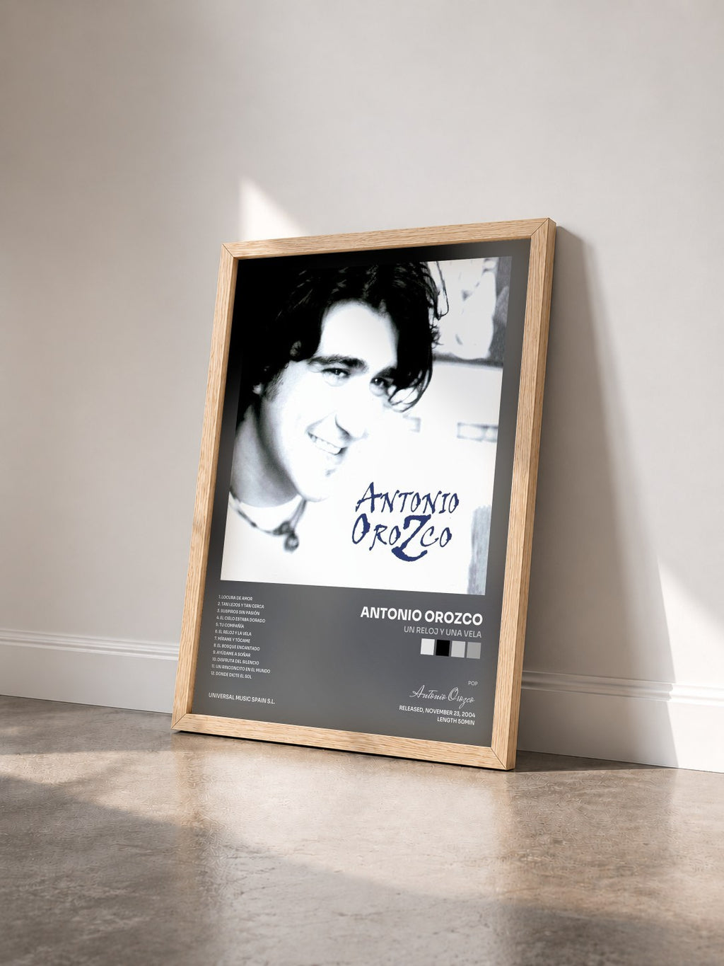 #bois Tableau de l'album Un Reloj Y Una Vela de Antonio Orozco vu de trois quarts, cadre en bois brut