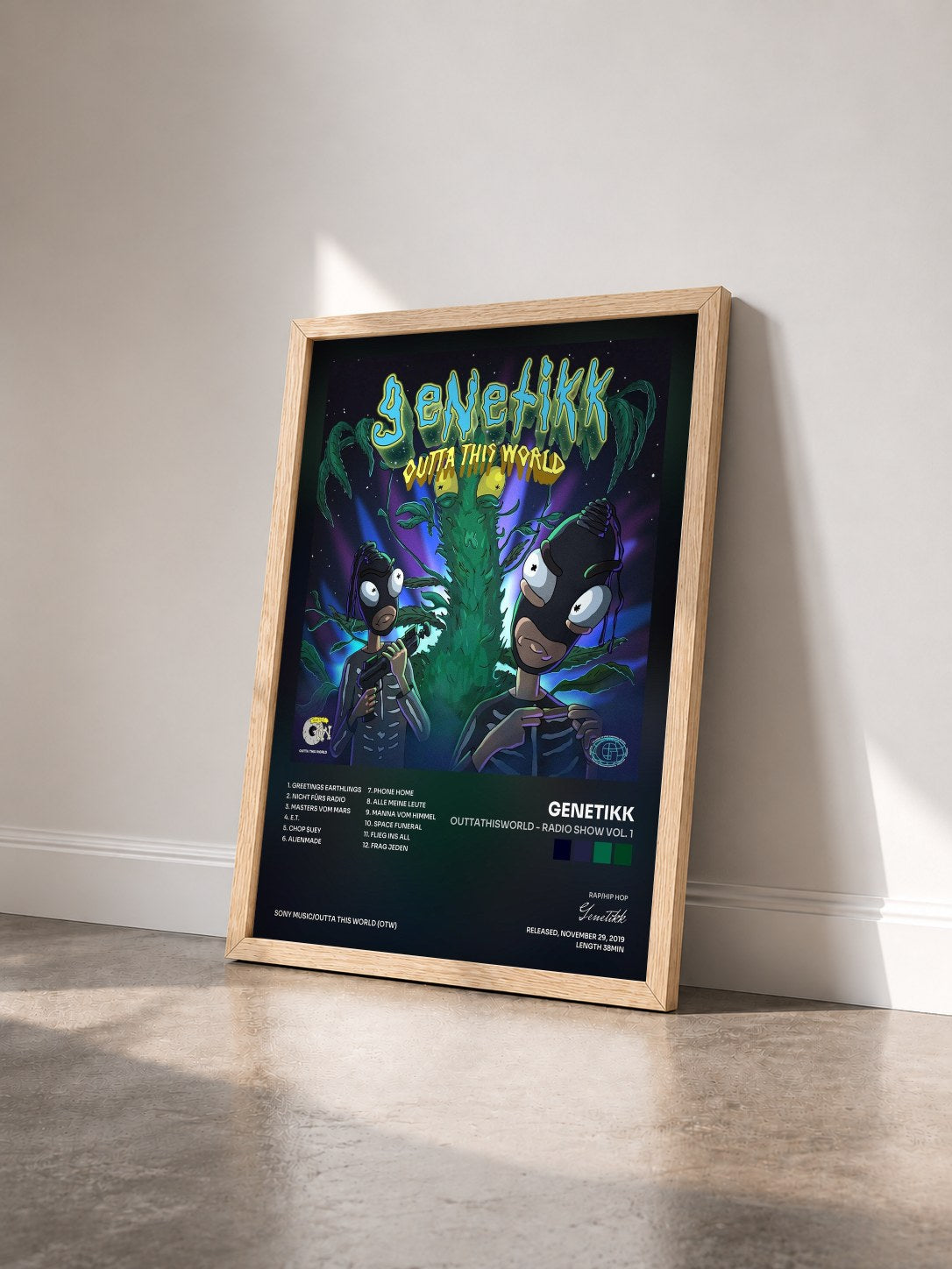 #bois Tableau de l'album OUTTATHISWORLD - RADIO SHOW VOL. 1 de Genetikk vu de trois quarts, cadre en bois brut