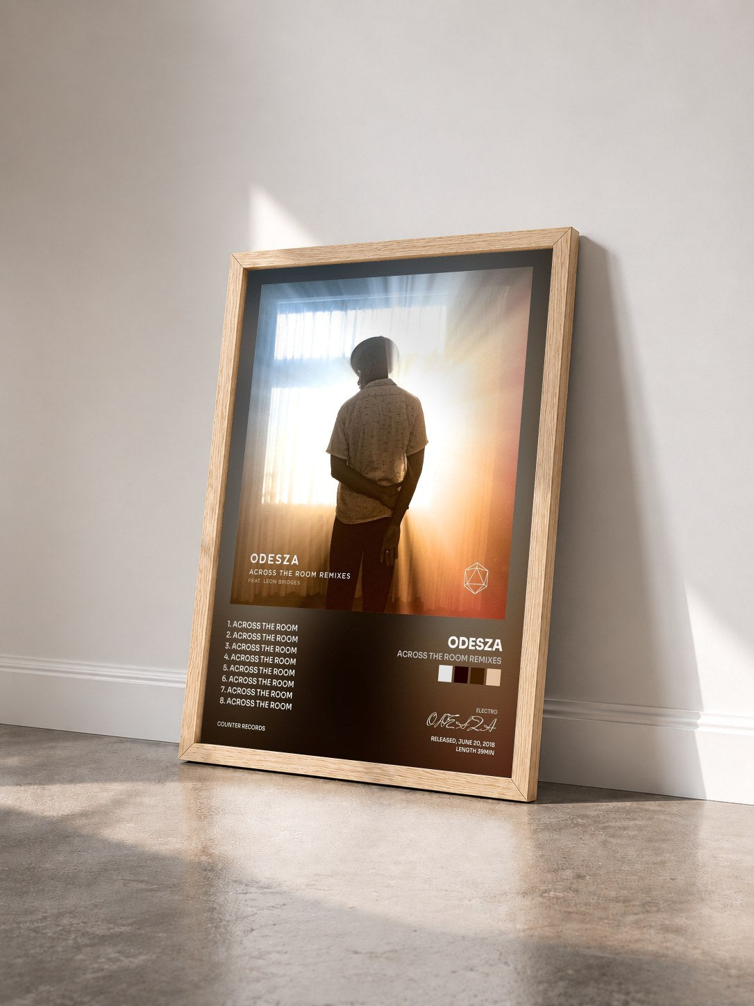 #bois Tableau de l'album Across The Room Remixes de ODESZA vu de trois quarts, cadre en bois brut