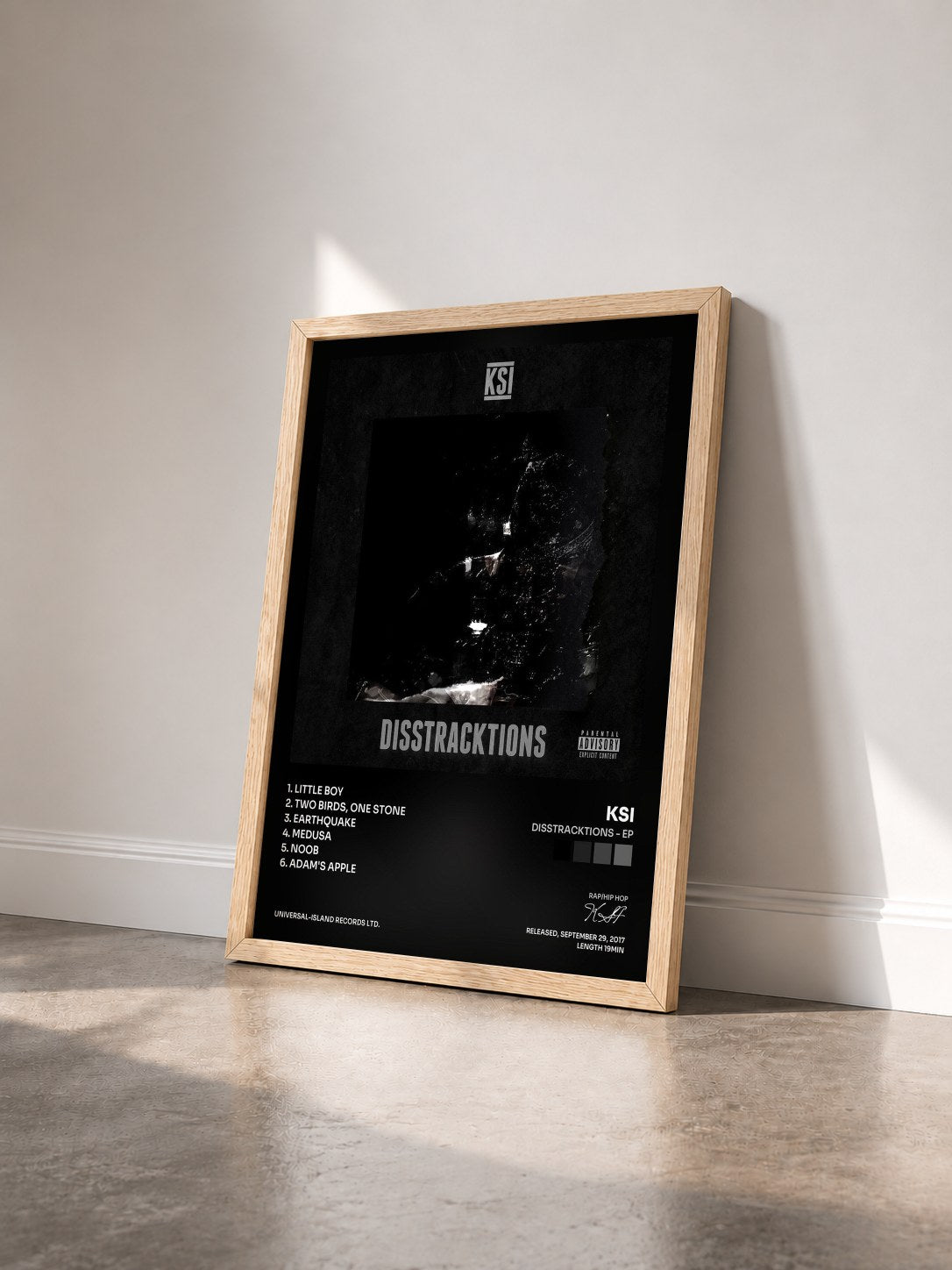 #bois Tableau de l'album Disstracktions - EP de KSI vu de trois quarts, cadre en bois brut