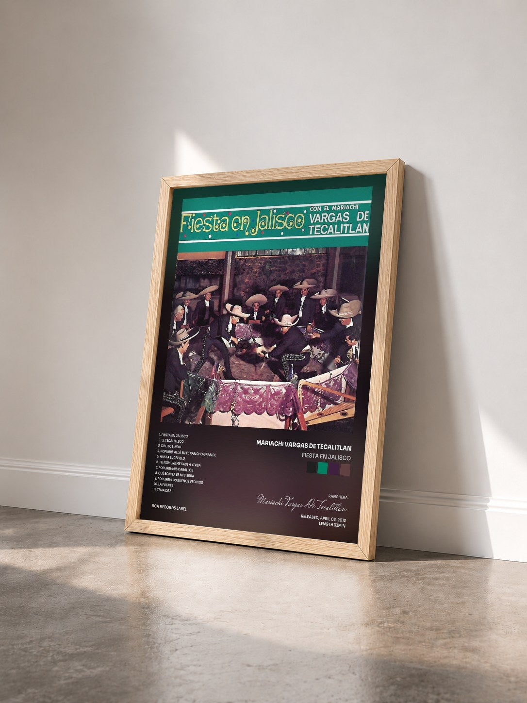 #bois Tableau de l'album Fiesta En Jalisco de Mariachi Vargas De Tecalitlan vu de trois quarts, cadre en bois brut
