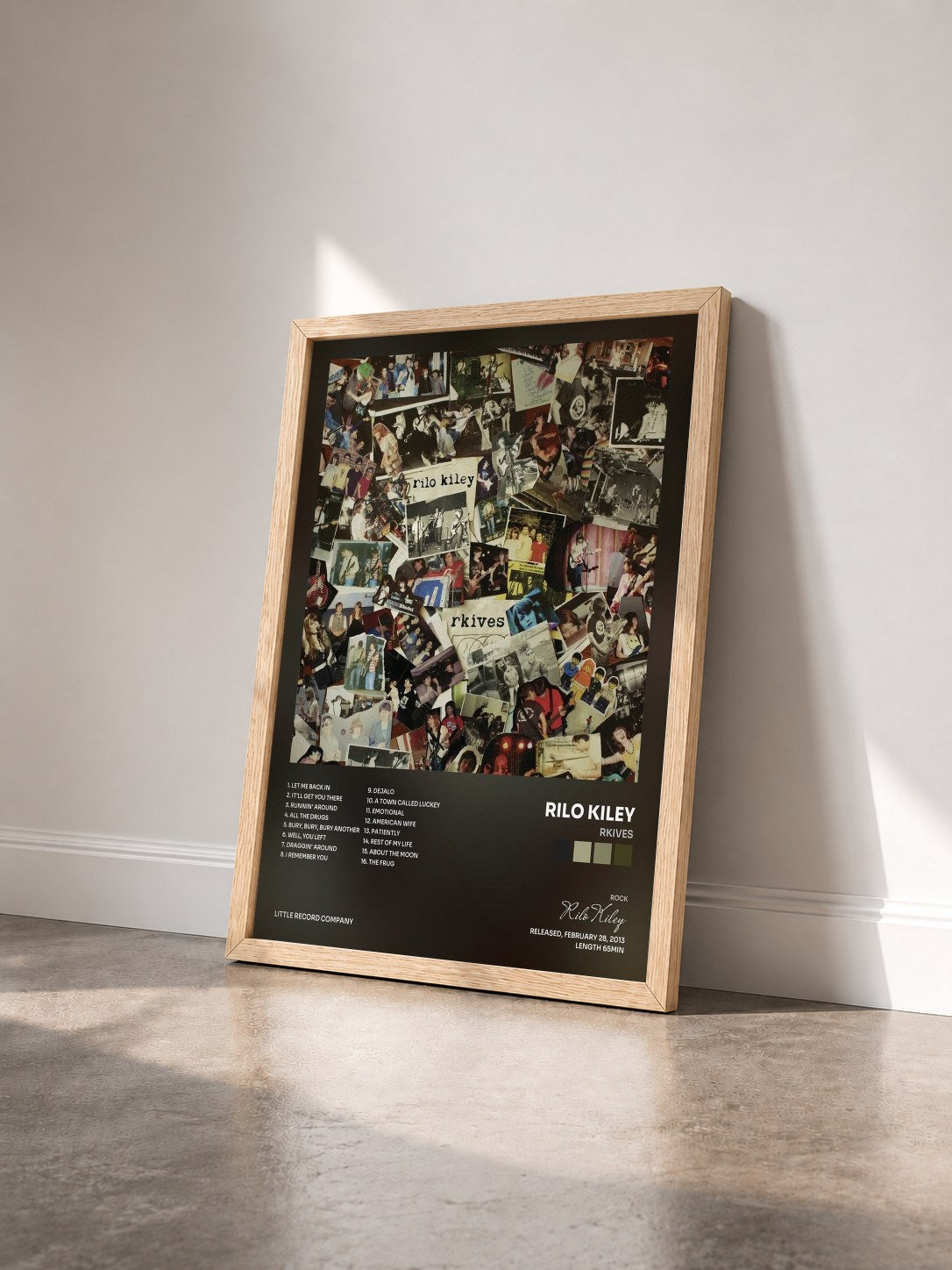 #bois Tableau de l'album rkives de Rilo Kiley vu de trois quarts, cadre en bois brut