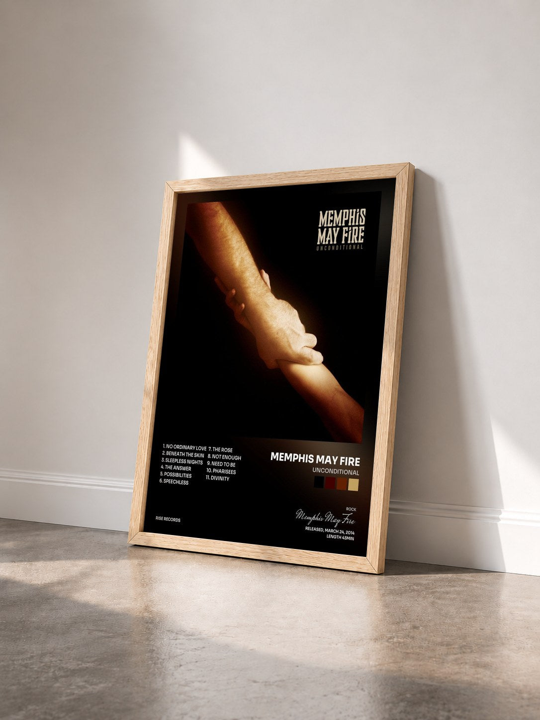 #bois Tableau de l'album Unconditional de Memphis May Fire vu de trois quarts, cadre en bois brut