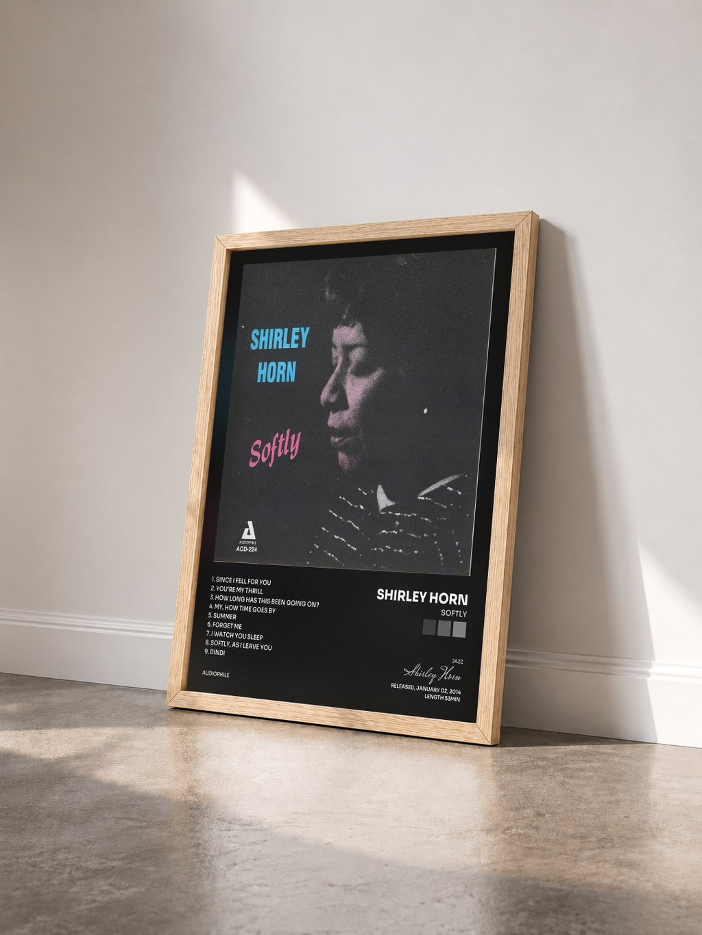 #bois Tableau de l'album Softly de Shirley Horn vu de trois quarts, cadre en bois brut