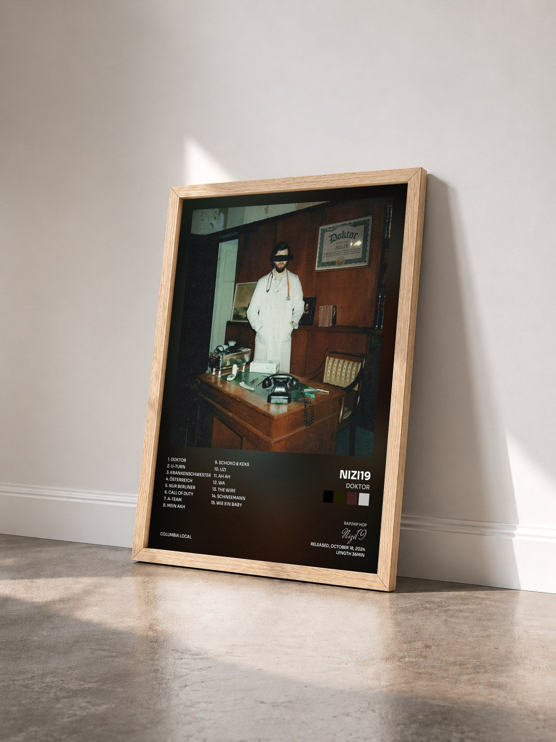 #bois Tableau de l'album Doktor de Nizi19 vu de trois quarts, cadre en bois brut