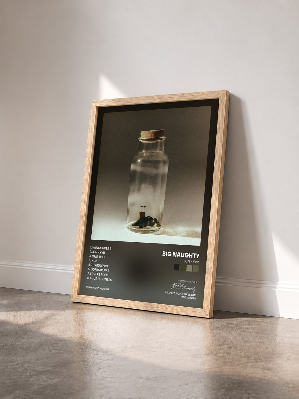 #bois Tableau de l'album ICN > YVR de BIG Naughty vu de trois quarts, cadre en bois brut
