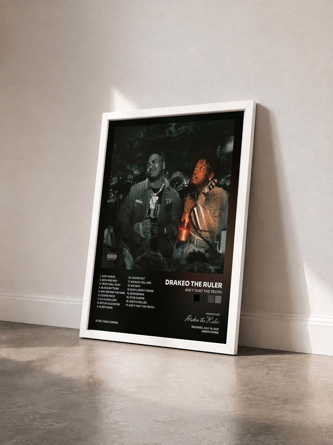 #blanc Tableau de l'album Ain't That The Truth de Drakeo the Ruler vu de trois quarts, cadre blanc