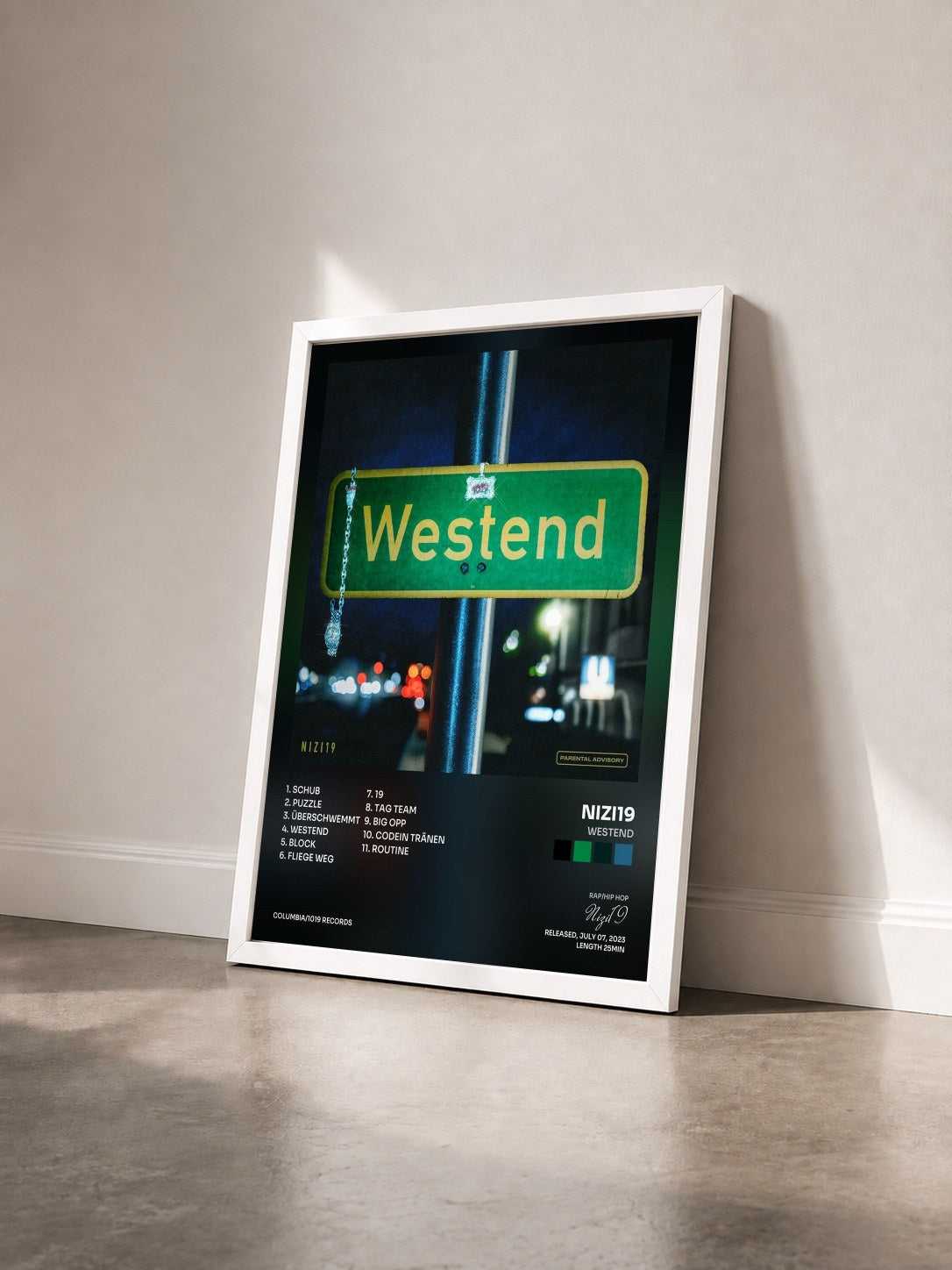 #blanc Tableau de l'album Westend de Nizi19 vu de trois quarts, cadre blanc