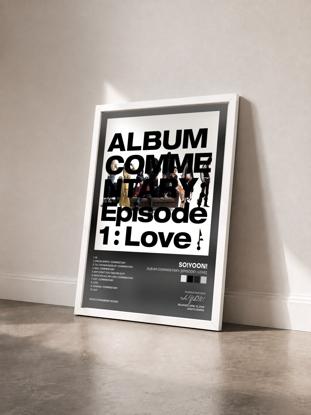 #blanc Tableau de l'album Album Commentary: [Episode1 : Love] de So!YoON! vu de trois quarts, cadre blanc