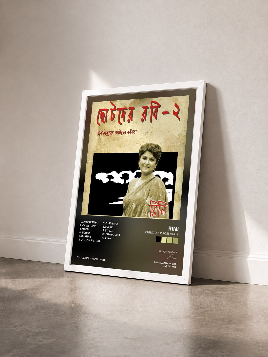 #blanc Tableau de l'album Chhotoder Robi, Vol. 2 de Rini vu de trois quarts, cadre blanc