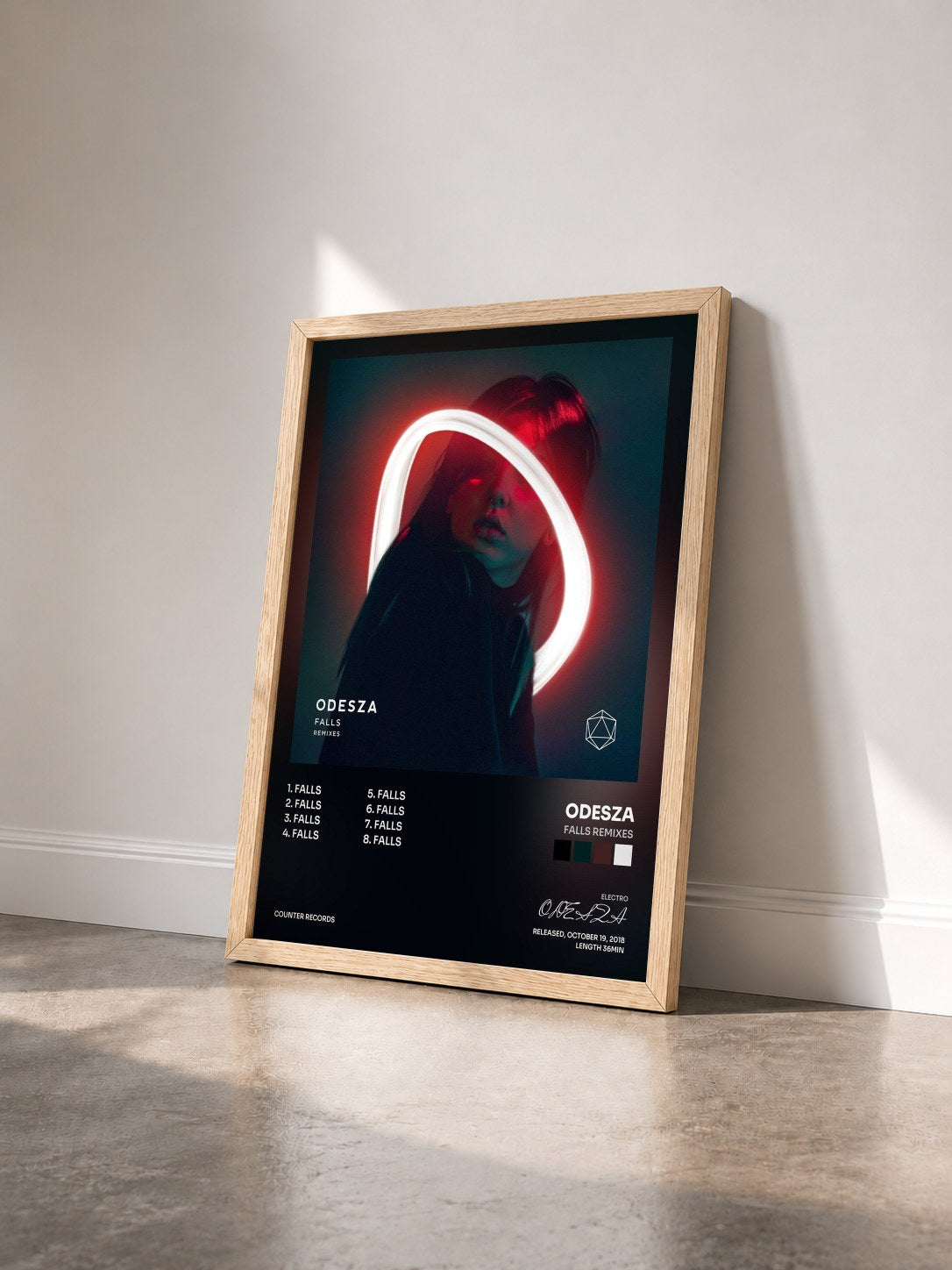 #bois Tableau de l'album Falls Remixes de ODESZA vu de trois quarts, cadre en bois brut