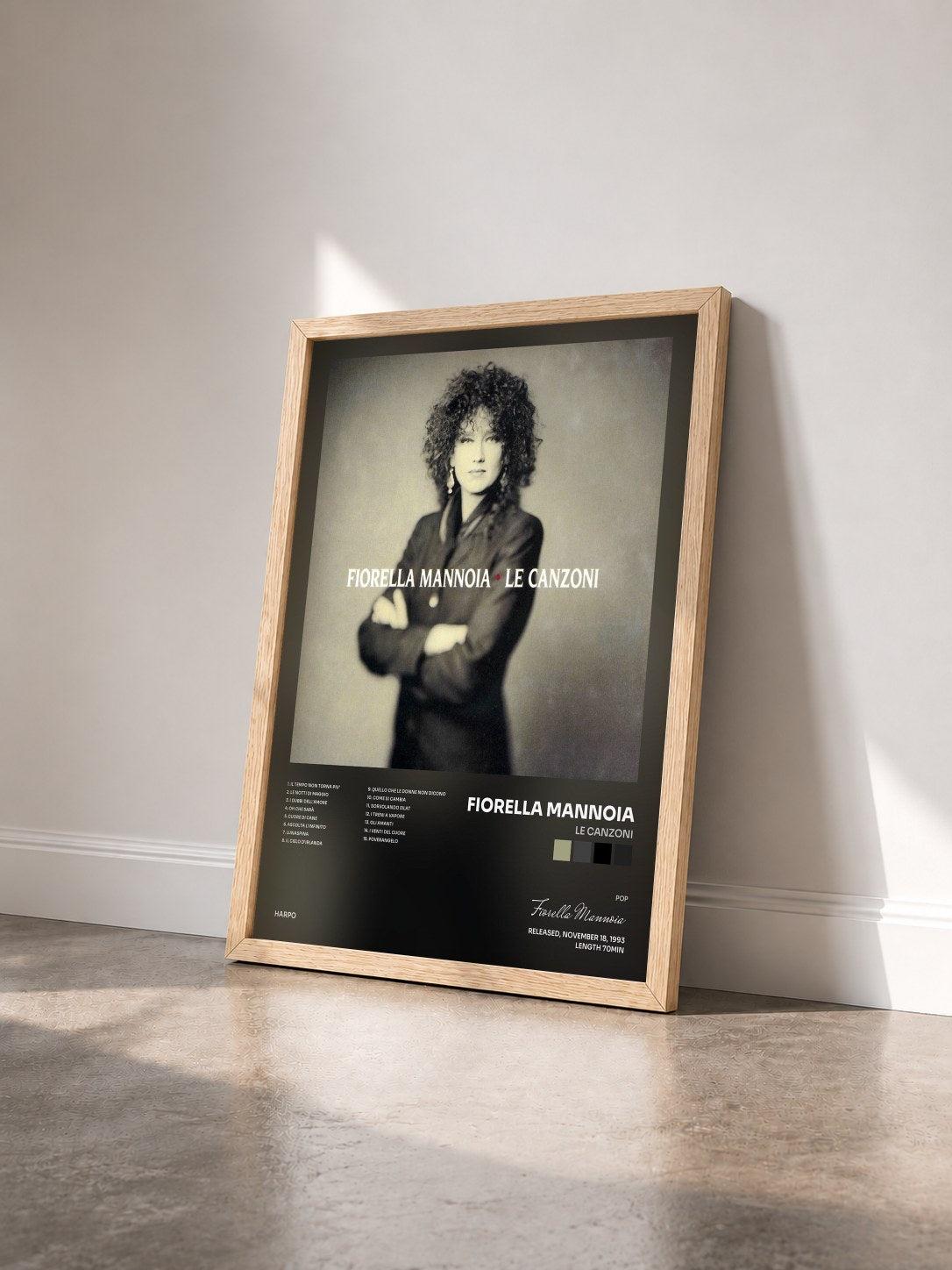 #bois Tableau de l'album Le Canzoni de Fiorella Mannoia vu de trois quarts, cadre en bois brut