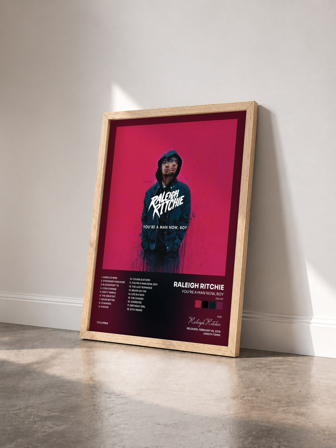 #bois Tableau de l'album You're a Man Now, Boy (Deluxe) de Raleigh Ritchie vu de trois quarts, cadre en bois brut
