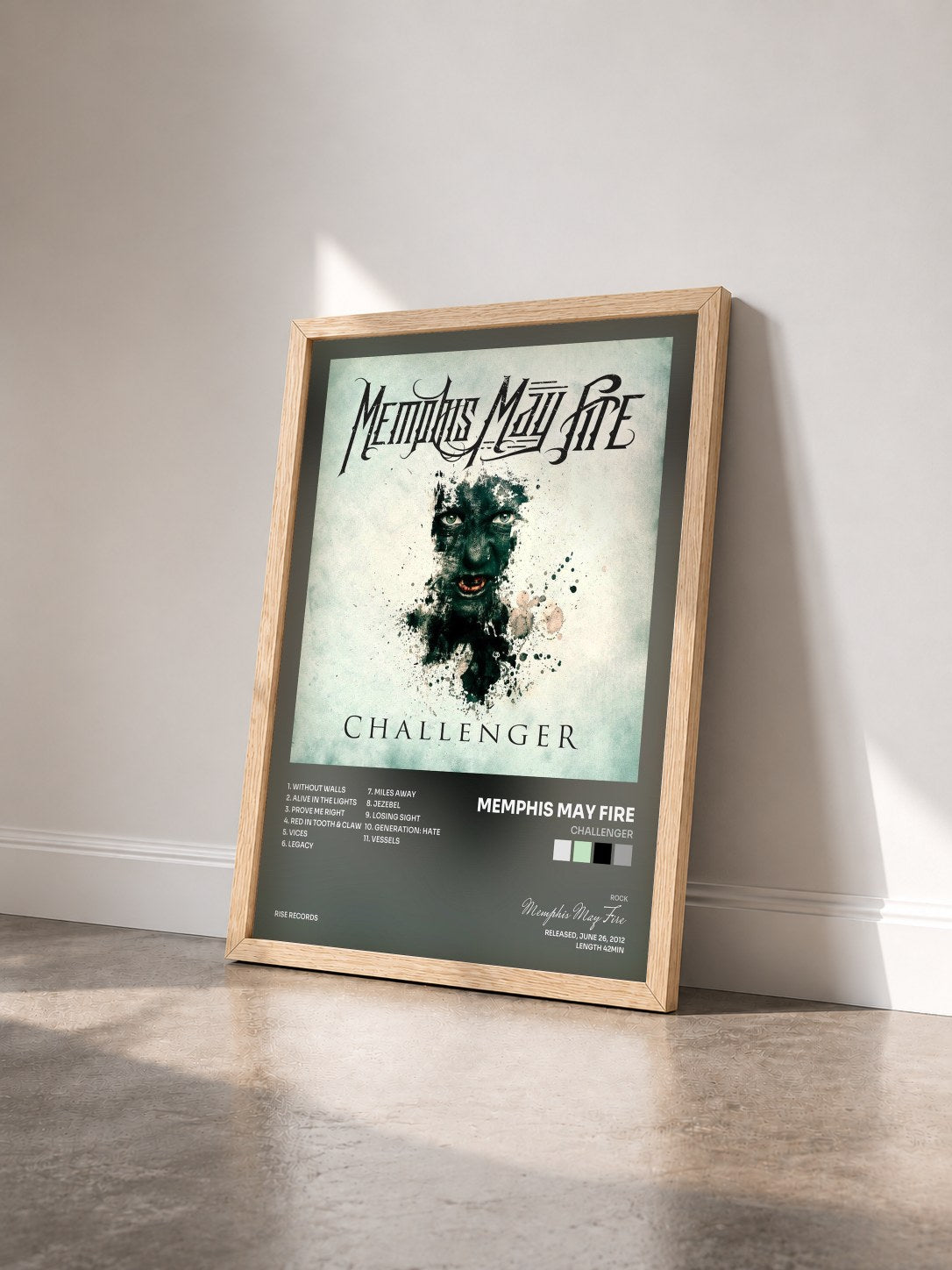#bois Tableau de l'album Challenger de Memphis May Fire vu de trois quarts, cadre en bois brut