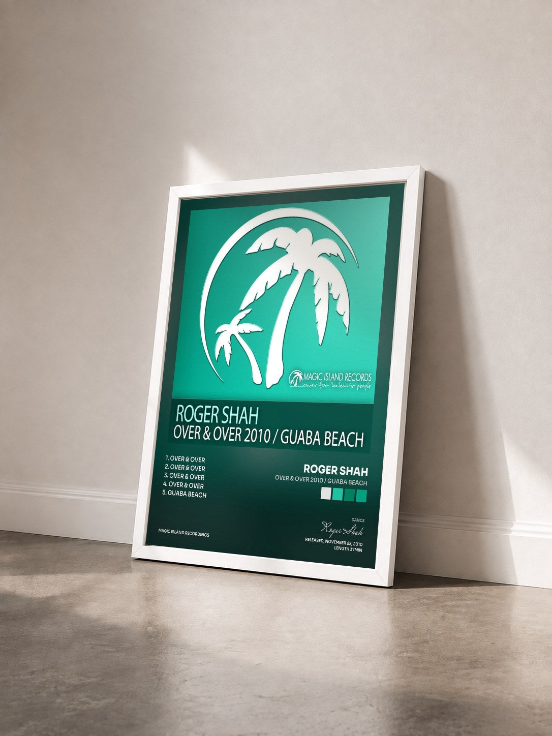 #blanc Tableau de l'album Over & Over 2010 / Guaba Beach de Roger Shah vu de trois quarts, cadre blanc