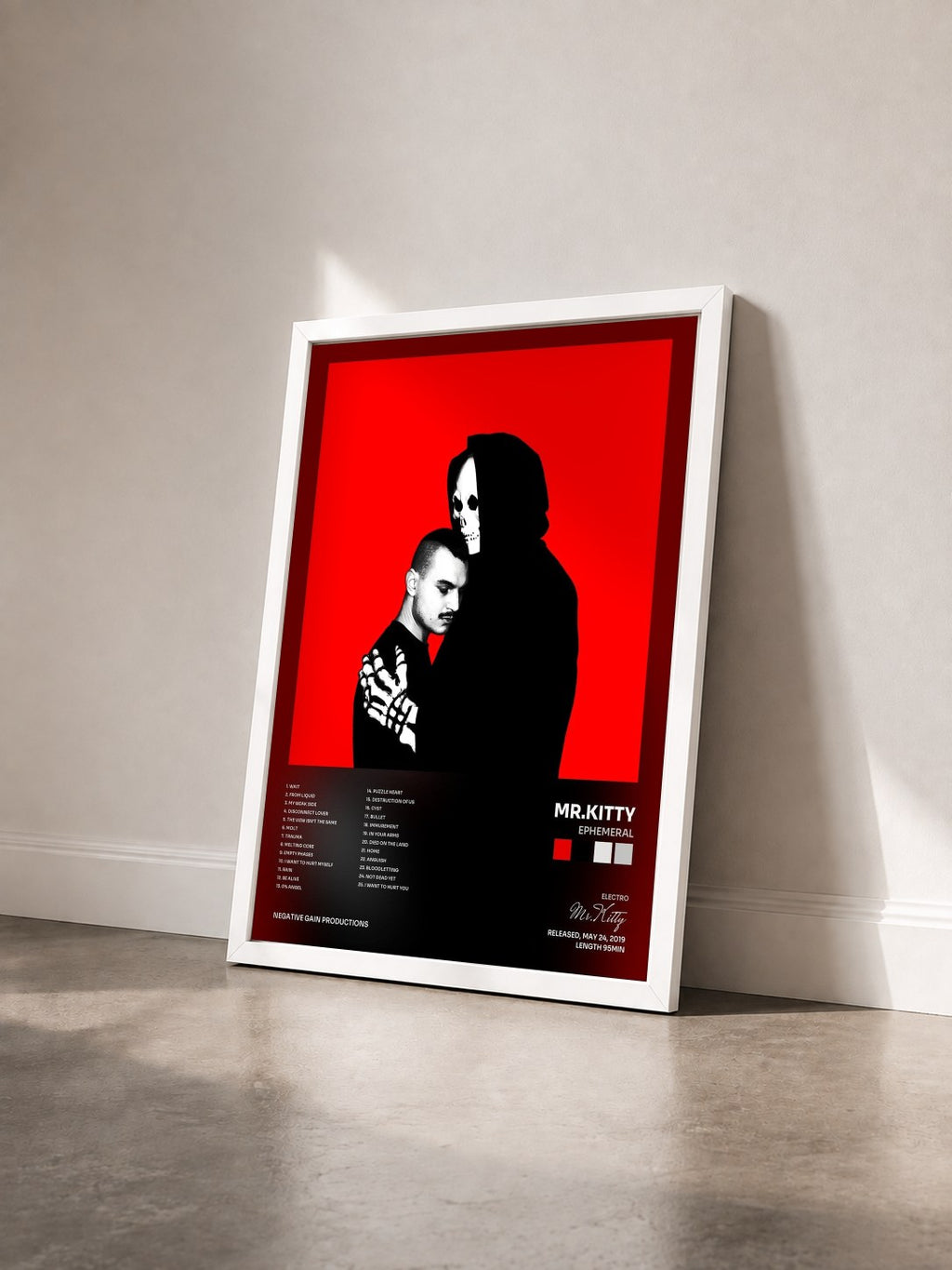 #blanc Tableau de l'album Ephemeral de Mr.Kitty vu de trois quarts, cadre blanc