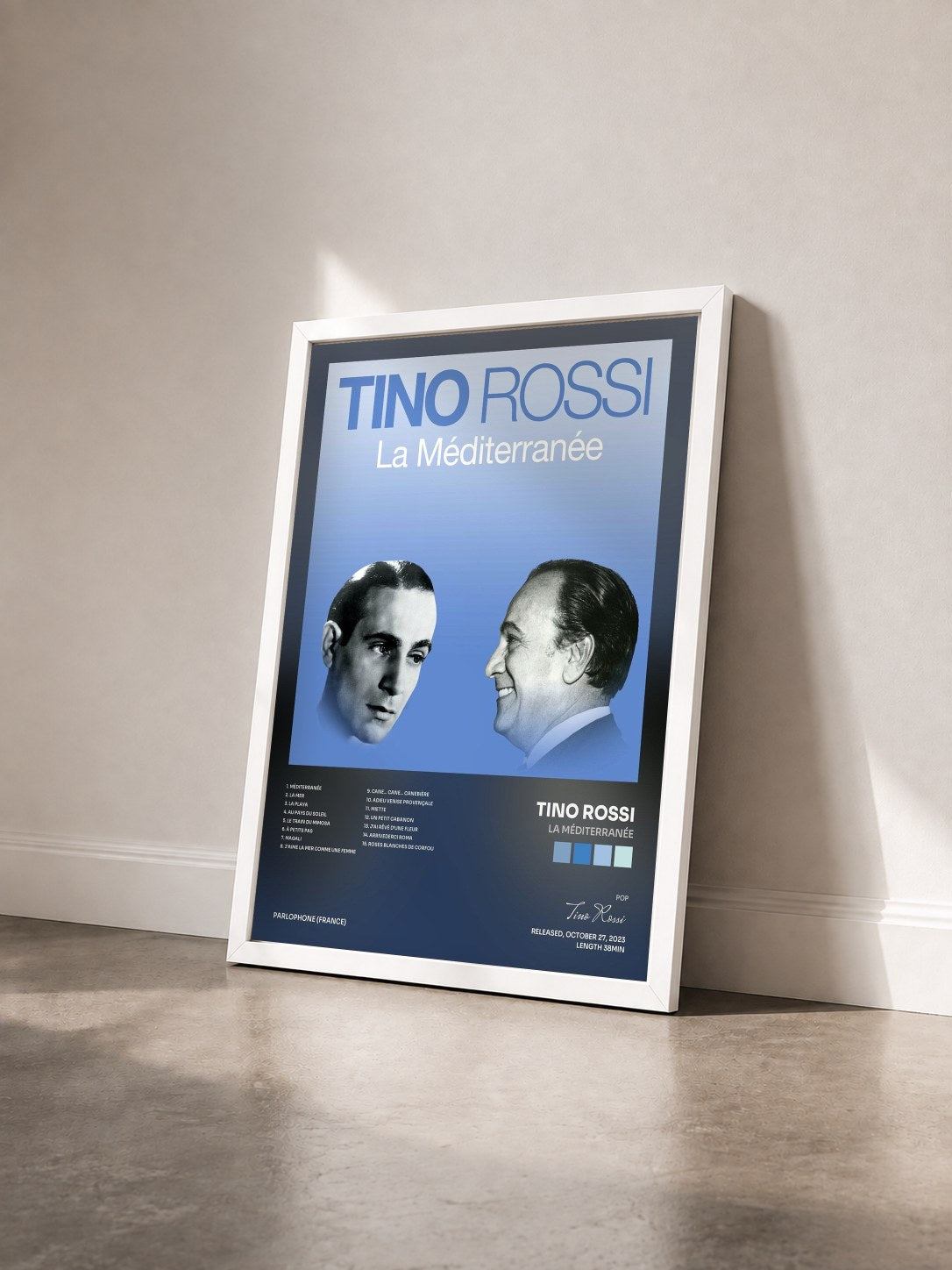 #blanc Tableau de l'album La Méditerranée de Tino Rossi vu de trois quarts, cadre blanc