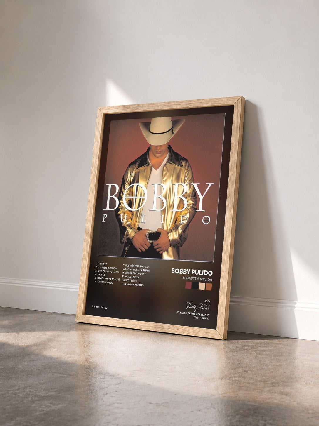 #bois Tableau de l'album Llegaste A Mi Vida de Bobby Pulido vu de trois quarts, cadre en bois brut