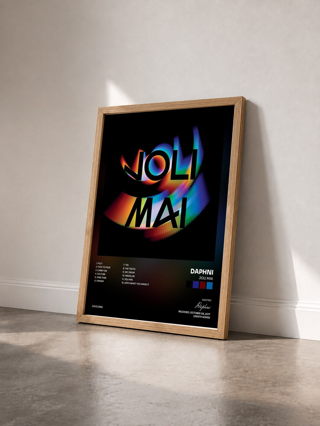 #bois Tableau de l'album Joli Mai de Daphni vu de trois quarts, cadre en bois brut
