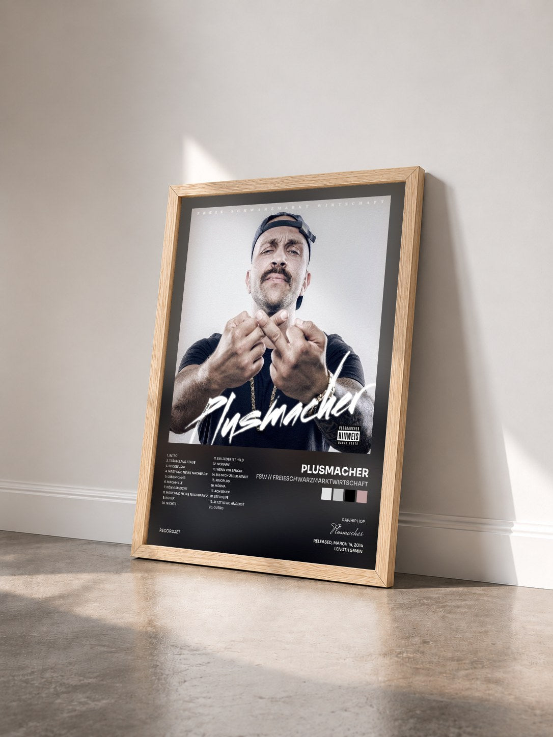 #bois Tableau de l'album Fsw // Freieschwarzmarktwirtschaft de Plusmacher vu de trois quarts, cadre en bois brut