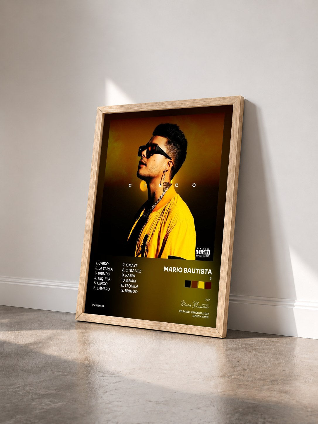 #bois Tableau de l'album 5 de Mario Bautista vu de trois quarts, cadre en bois brut
